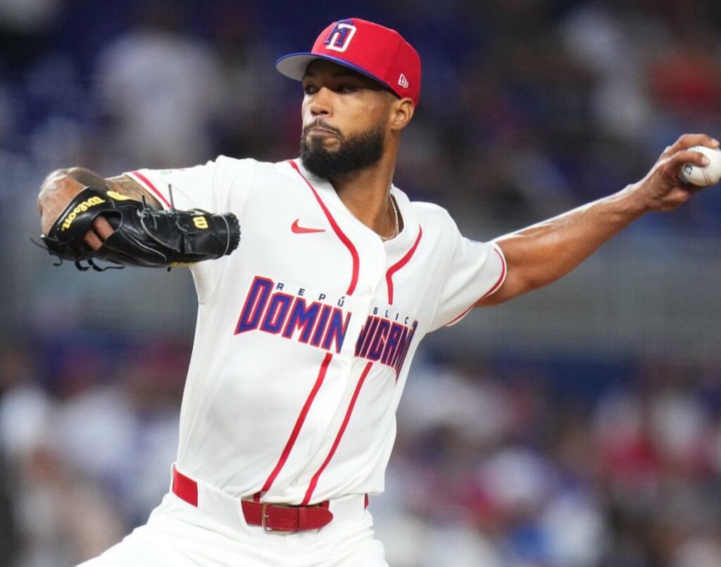Cristopher Sánchez listo para abrir por Dominicana