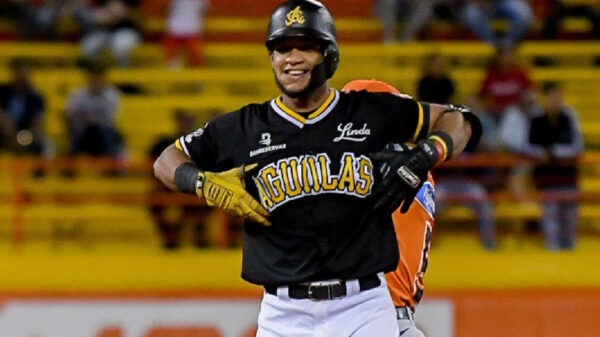 Licey firma al agente libre Andretty Cordero