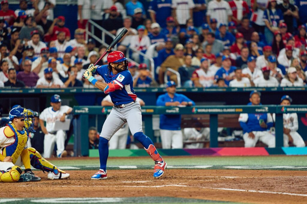 Dominicana vence a Venezuela 7-5 con festival de jonrones