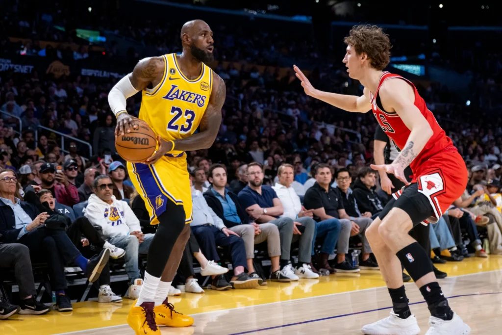 Los Angeles Lakers vencen a los Chicago Bulls
