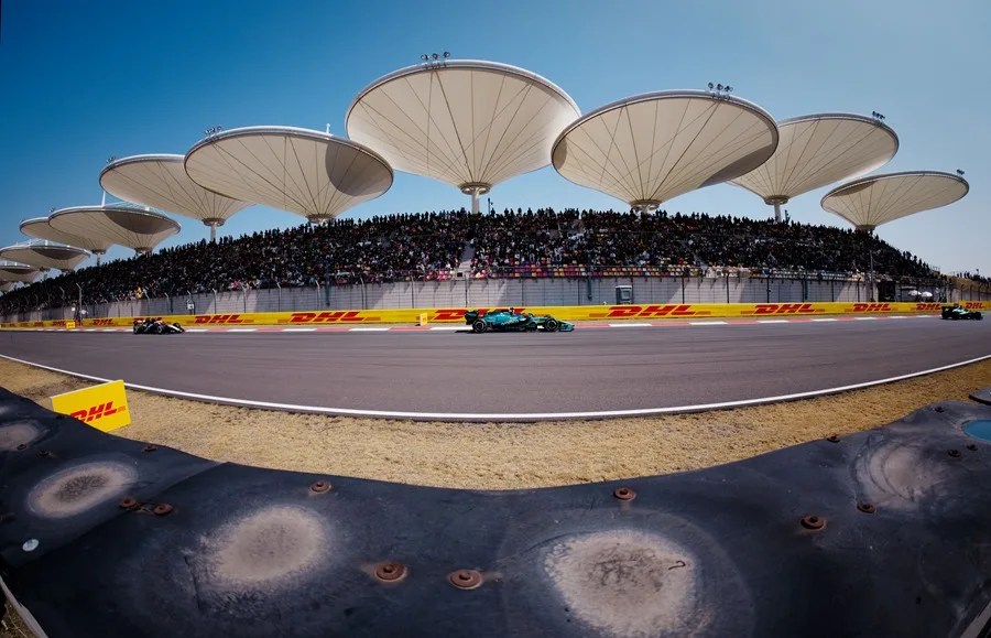 George Russell gana la carrera al esprint del GP de China