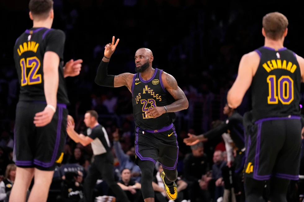 LeBron James rompe otro récord en la NBA