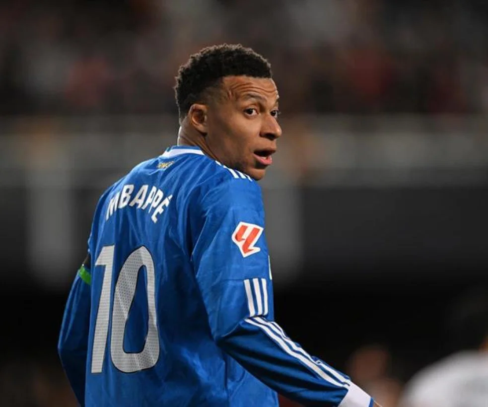 Mbappé sufre esguince en la pierna izquierda